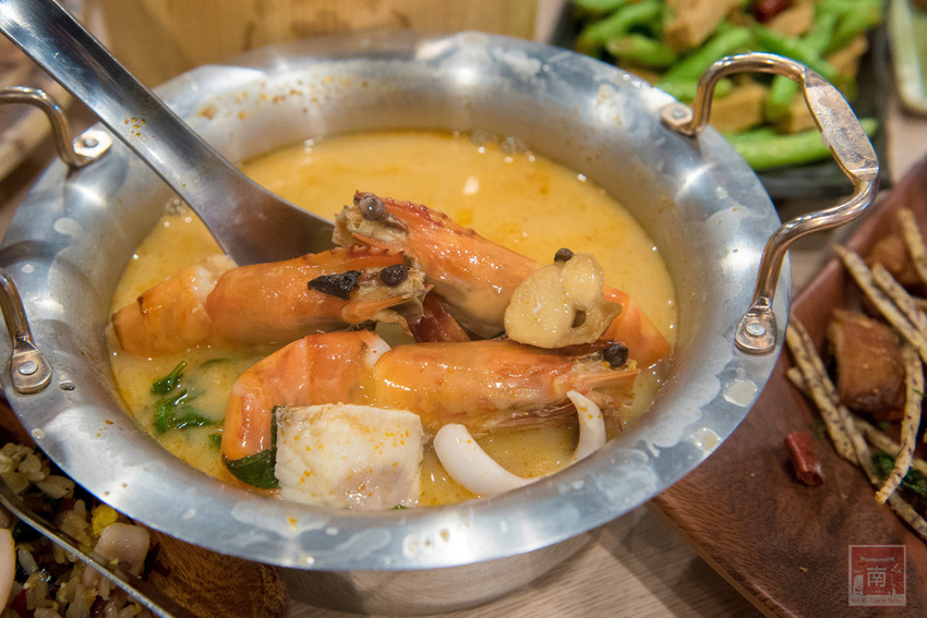 【臺南美食】首推泰式串燒|必點海鮮炒飯.炸豬皮等|泰式晚餐及消夜|永康小酌名店|泰式冰淇淋免費吃|臺南市立圖書館新總館晚餐.消夜~~泰式幽靈串燒-永康店 - 南人幫