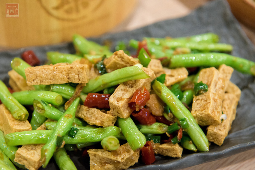 【臺南美食】首推泰式串燒|必點海鮮炒飯.炸豬皮等|泰式晚餐及消夜|永康小酌名店|泰式冰淇淋免費吃|臺南市立圖書館新總館晚餐.消夜~~泰式幽靈串燒-永康店 - 南人幫