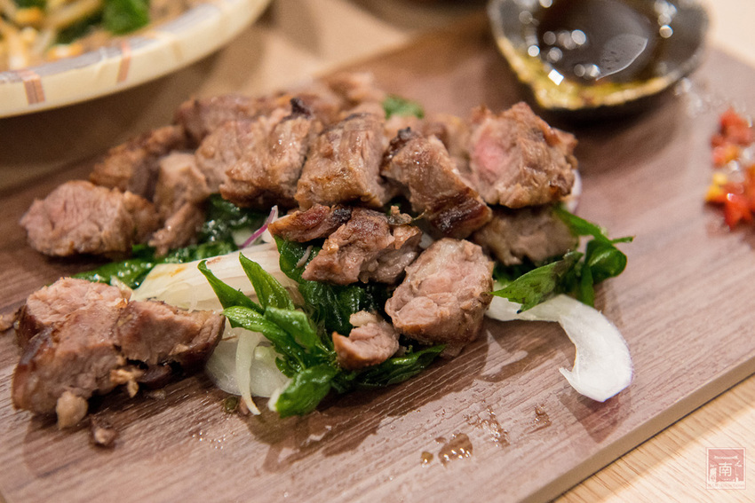 【臺南美食】首推泰式串燒|必點海鮮炒飯.炸豬皮等|泰式晚餐及消夜|永康小酌名店|泰式冰淇淋免費吃|臺南市立圖書館新總館晚餐.消夜~~泰式幽靈串燒-永康店 - 南人幫