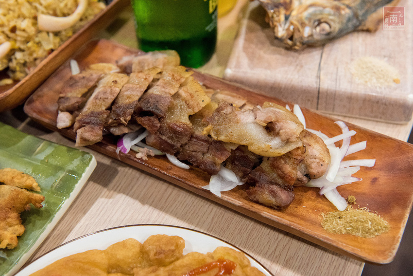 【臺南美食】首推泰式串燒|必點海鮮炒飯.炸豬皮等|泰式晚餐及消夜|永康小酌名店|泰式冰淇淋免費吃|臺南市立圖書館新總館晚餐.消夜~~泰式幽靈串燒-永康店 - 南人幫