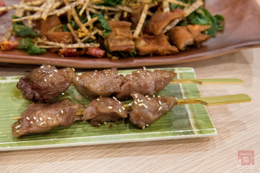 【臺南美食】首推泰式串燒|必點海鮮炒飯.炸豬皮等|泰式晚餐及消夜|永康小酌名店|泰式冰淇淋免費吃|臺南市立圖書館新總館晚餐.消夜~~泰式幽靈串燒-永康店 - 南人幫