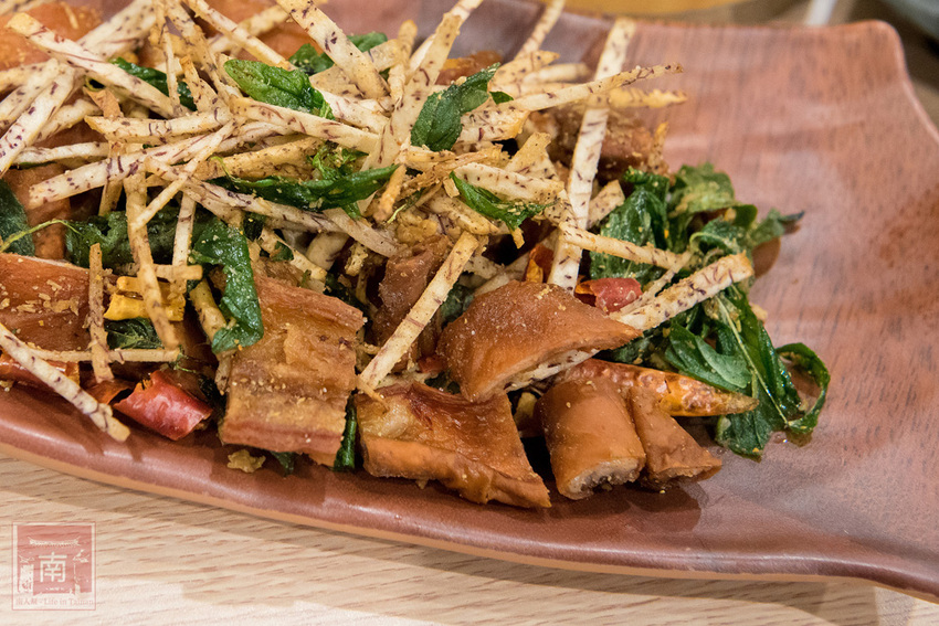 【臺南美食】首推泰式串燒|必點海鮮炒飯.炸豬皮等|泰式晚餐及消夜|永康小酌名店|泰式冰淇淋免費吃|臺南市立圖書館新總館晚餐.消夜~~泰式幽靈串燒-永康店 - 南人幫