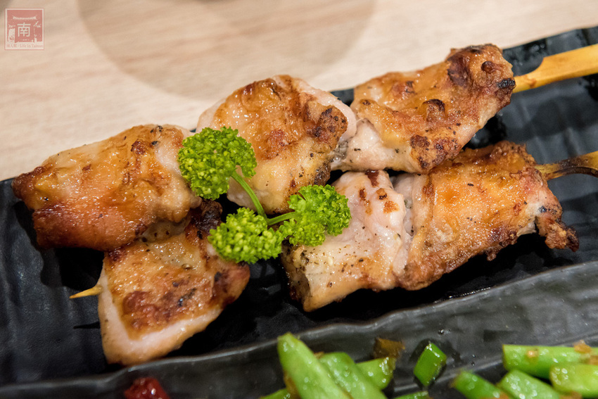 【臺南美食】首推泰式串燒|必點海鮮炒飯.炸豬皮等|泰式晚餐及消夜|永康小酌名店|泰式冰淇淋免費吃|臺南市立圖書館新總館晚餐.消夜~~泰式幽靈串燒-永康店 - 南人幫