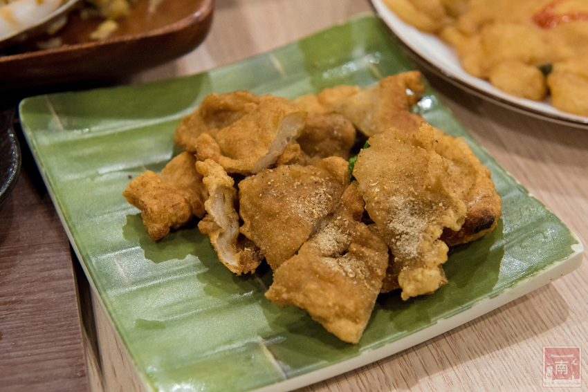 【臺南美食】首推泰式串燒|必點海鮮炒飯.炸豬皮等|泰式晚餐及消夜|永康小酌名店|泰式冰淇淋免費吃|臺南市立圖書館新總館晚餐.消夜~~泰式幽靈串燒-永康店 - 南人幫