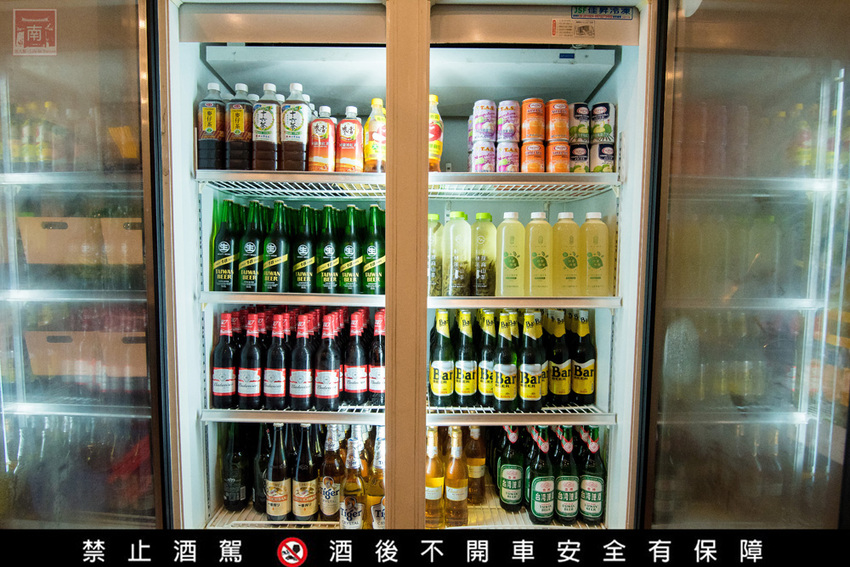 【臺南美食】首推泰式串燒|必點海鮮炒飯.炸豬皮等|泰式晚餐及消夜|永康小酌名店|泰式冰淇淋免費吃|臺南市立圖書館新總館晚餐.消夜~~泰式幽靈串燒-永康店 - 南人幫