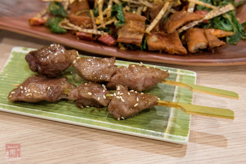 【臺南美食】首推泰式串燒|必點海鮮炒飯.炸豬皮等|泰式晚餐及消夜|永康小酌名店|泰式冰淇淋免費吃|臺南市立圖書館新總館晚餐.消夜~~泰式幽靈串燒-永康店 - 南人幫