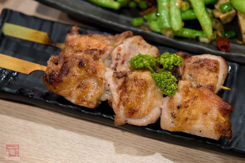 【臺南美食】首推泰式串燒|必點海鮮炒飯.炸豬皮等|泰式晚餐及消夜|永康小酌名店|泰式冰淇淋免費吃|臺南市立圖書館新總館晚餐.消夜~~泰式幽靈串燒-永康店 - 南人幫