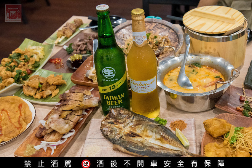 【臺南美食】首推泰式串燒|必點海鮮炒飯.炸豬皮等|泰式晚餐及消夜|永康小酌名店|泰式冰淇淋免費吃|臺南市立圖書館新總館晚餐.消夜~~泰式幽靈串燒-永康店 - 南人幫