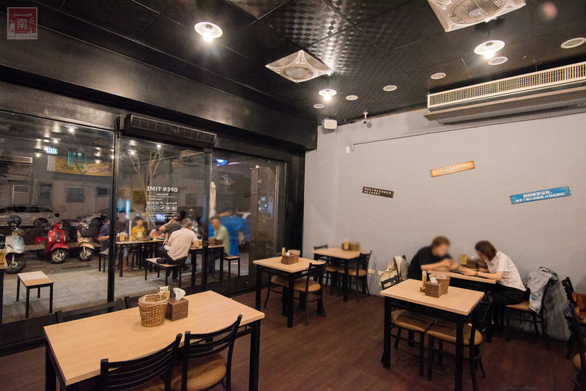 【臺南美食】首推泰式串燒|必點海鮮炒飯.炸豬皮等|泰式晚餐及消夜|永康小酌名店|泰式冰淇淋免費吃|臺南市立圖書館新總館晚餐.消夜~~泰式幽靈串燒-永康店 - 南人幫