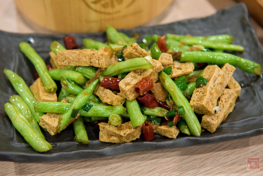 【臺南美食】首推泰式串燒|必點海鮮炒飯.炸豬皮等|泰式晚餐及消夜|永康小酌名店|泰式冰淇淋免費吃|臺南市立圖書館新總館晚餐.消夜~~泰式幽靈串燒-永康店 - 南人幫