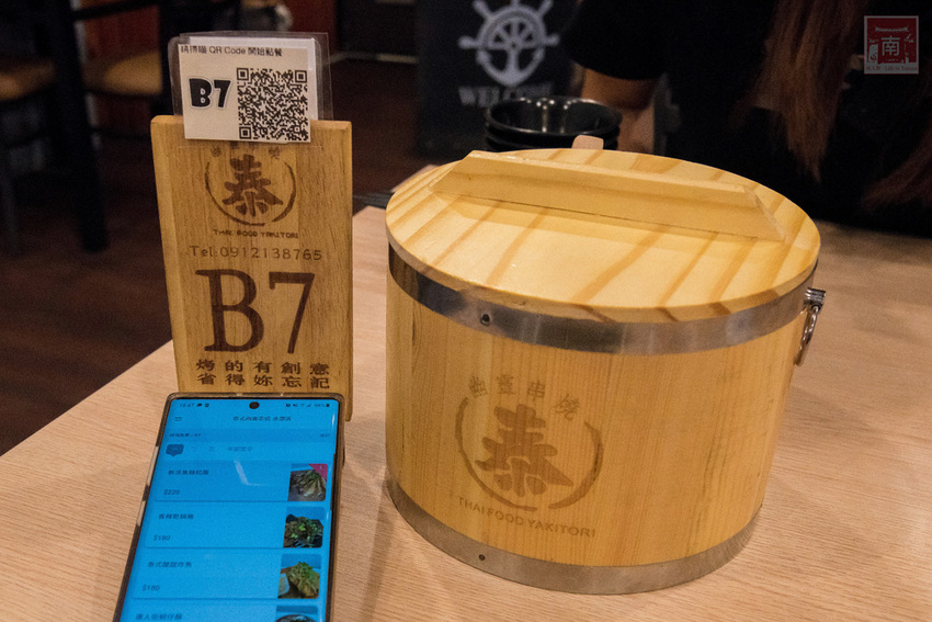 【臺南美食】首推泰式串燒|必點海鮮炒飯.炸豬皮等|泰式晚餐及消夜|永康小酌名店|泰式冰淇淋免費吃|臺南市立圖書館新總館晚餐.消夜~~泰式幽靈串燒-永康店 - 南人幫