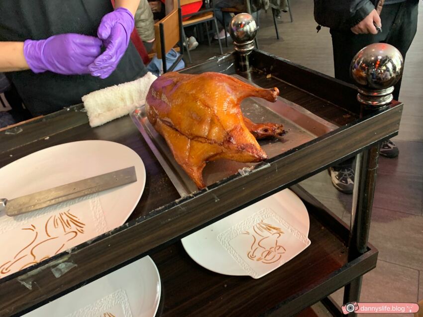 鴉片館 │台中美食•一鴨八吃,現烤現片鴨,每道菜都美味 - 丹尼的吃喝玩樂