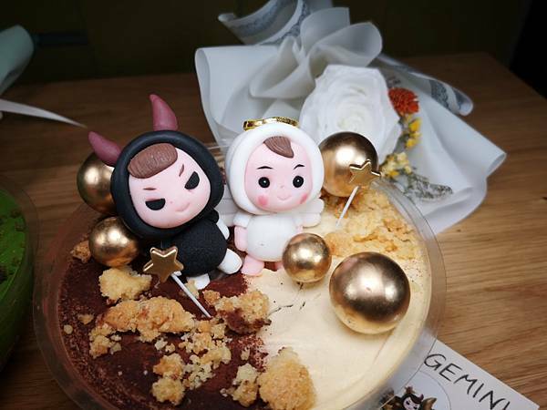 宅配蛋糕推薦))初熱Patisserie 甜點工作室，超級美型的星座蛋糕，超級想要一次擁有，你的星座是什麼？？ - COCO享天下(隆爸妤媽愛白白)