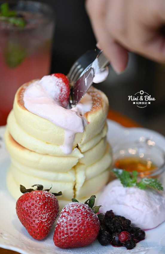 台中梧棲平價好吃特厚三層舒芙蕾鬆餅、精品咖啡與無敵大海景-妮妮布魯