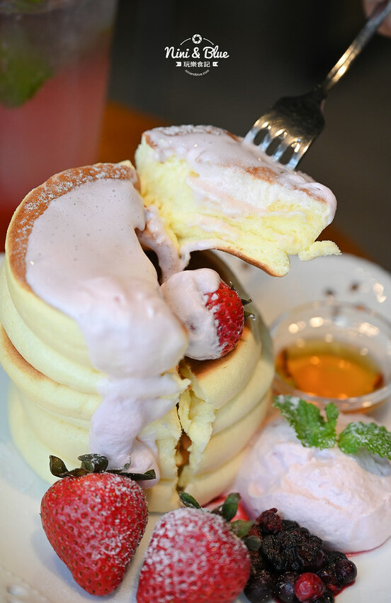 台中梧棲平價好吃特厚三層舒芙蕾鬆餅、精品咖啡與無敵大海景-妮妮布魯