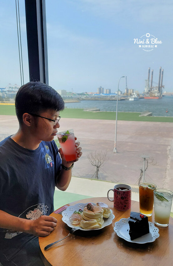 台中梧棲平價好吃特厚三層舒芙蕾鬆餅、精品咖啡與無敵大海景-妮妮布魯