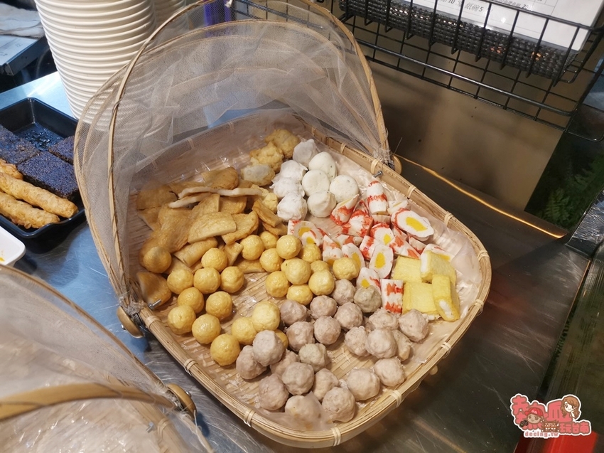 【台南美食】台南少見的麻辣風味魚板串!百元內就能吃到麻辣鍋等級的料理:媽麻馬 麻辣燙 - 熱血玩台南。跳躍新世界