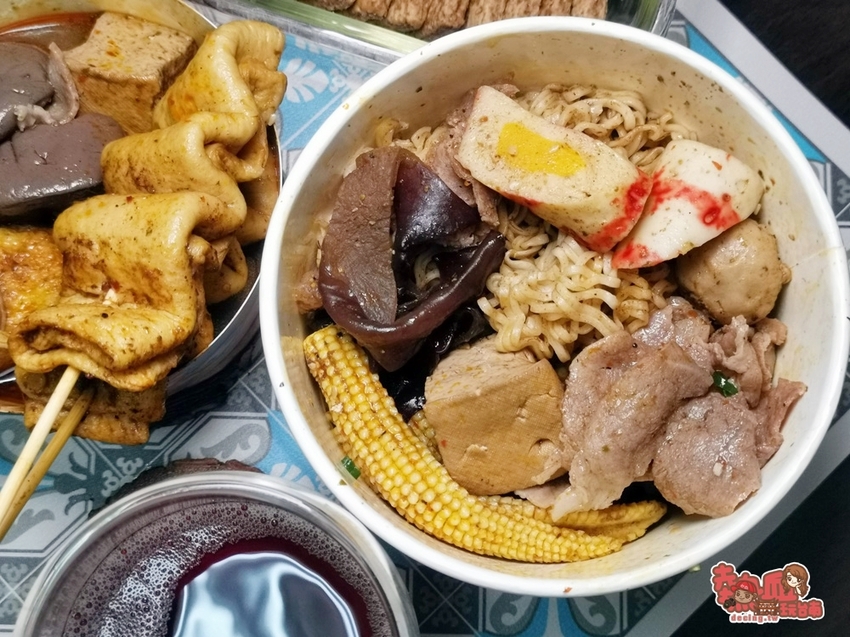 【台南美食】台南少見的麻辣風味魚板串!百元內就能吃到麻辣鍋等級的料理:媽麻馬 麻辣燙 - 熱血玩台南。跳躍新世界