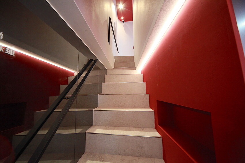 台南市中西區吃。台南市｜中西區。「 老唐牛肉麵」台南知名的老字號牛肉麵強勢回歸，試營運先天不足 後天失調，鹿希派發