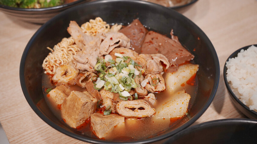 台南市中西區[台南美食] 老有味麻辣燙｜台南必吃巷弄美食！最好吃的臭豆腐、鴨血、牛三寶