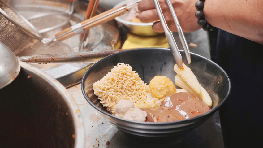 台南市中西區[台南美食] 老有味麻辣燙｜台南必吃巷弄美食！最好吃的臭豆腐、鴨血、牛三寶