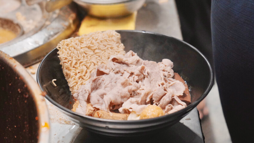 台南市中西區[台南美食] 老有味麻辣燙｜台南必吃巷弄美食！最好吃的臭豆腐、鴨血、牛三寶