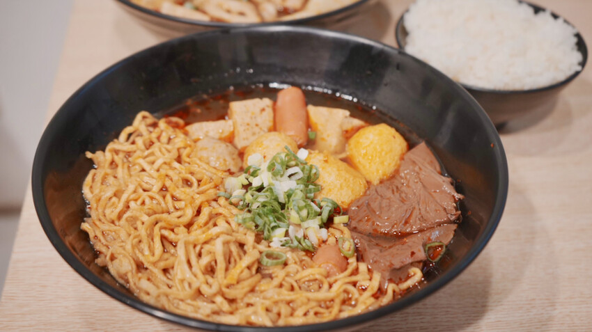 台南市中西區[台南美食] 老有味麻辣燙｜台南必吃巷弄美食！最好吃的臭豆腐、鴨血、牛三寶