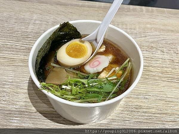 台北大安區|麺処田冶 台灣烏骨雞作為湯底的雞湯拉麵,小菜選項又多又好吃,而且中午用餐時間盡然不用等(附