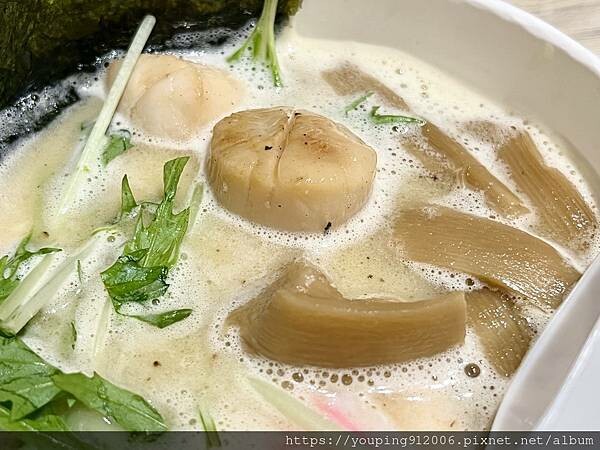 台北大安區|麺処田冶 台灣烏骨雞作為湯底的雞湯拉麵,小菜選項又多又好吃,而且中午用餐時間盡然不用等(附