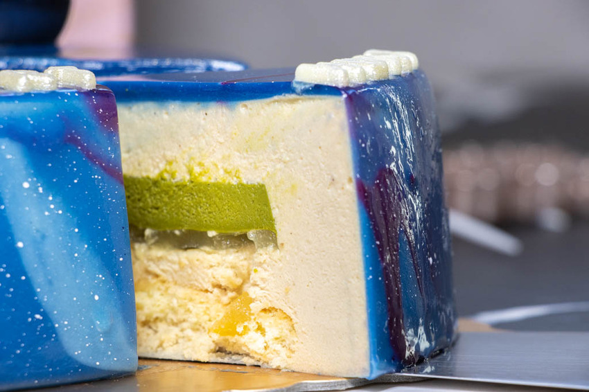 台中西區，亮眼吸睛的網美風格蛋糕-P&Js Pâtisserie 法式鏡面蛋糕。 - 微笑Joe幸運