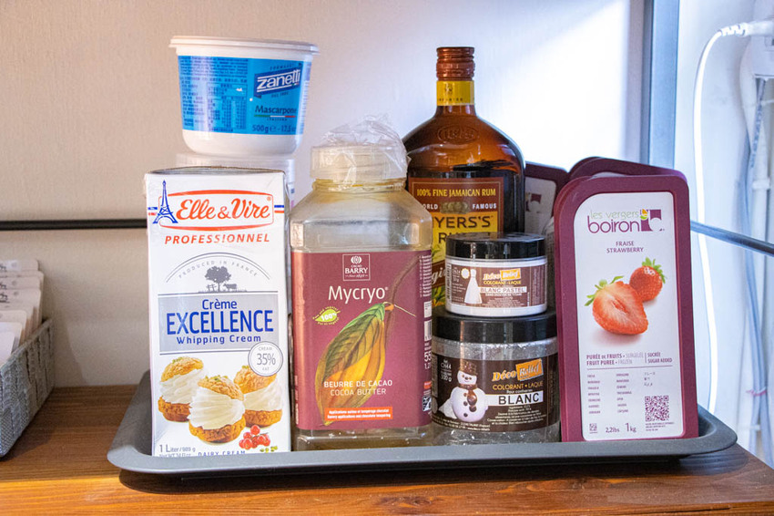 台中西區，亮眼吸睛的網美風格蛋糕-P&Js Pâtisserie 法式鏡面蛋糕。 - 微笑Joe幸運