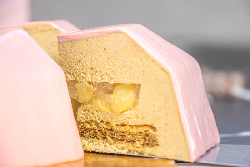 台中西區，亮眼吸睛的網美風格蛋糕-P&Js Pâtisserie 法式鏡面蛋糕。 - 微笑Joe幸運