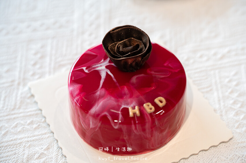 台中生日蛋糕推薦_P&J’s Pâtisserie 法式鏡面蛋糕，鏡面般的高顏值蛋糕，高CP值客製化生日蛋糕，台中西區甜點推薦_2025蛋糕價格表 – 冠婷生活趣