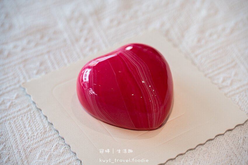 台中生日蛋糕推薦_P&J’s Pâtisserie 法式鏡面蛋糕，鏡面般的高顏值蛋糕，高CP值客製化生日蛋糕，台中西區甜點推薦_2025蛋糕價格表 – 冠婷生活趣