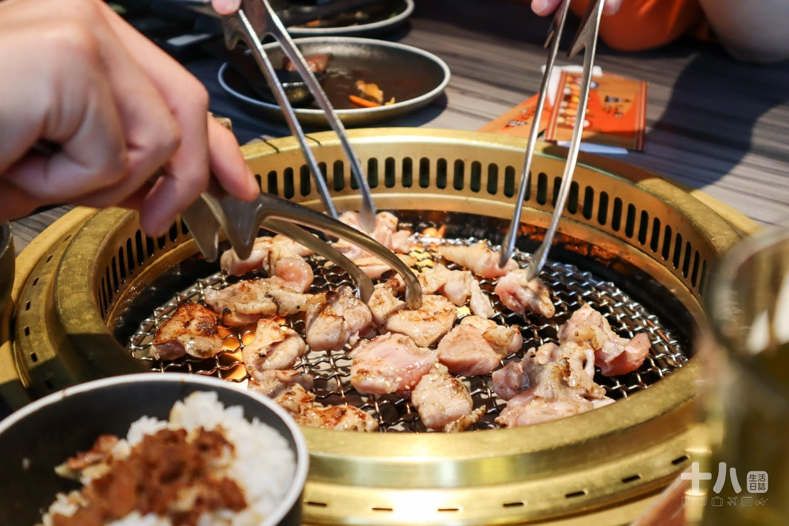 【新竹美食】火山岩燒肉竹北旗艦店｜印地安風主題特色燒肉、岩漿火鍋新品牌，肉品種類多樣化、海鮮肉品一次滿足！(2022/12/31前，出示此文章享95折、送風味雞頸肉)