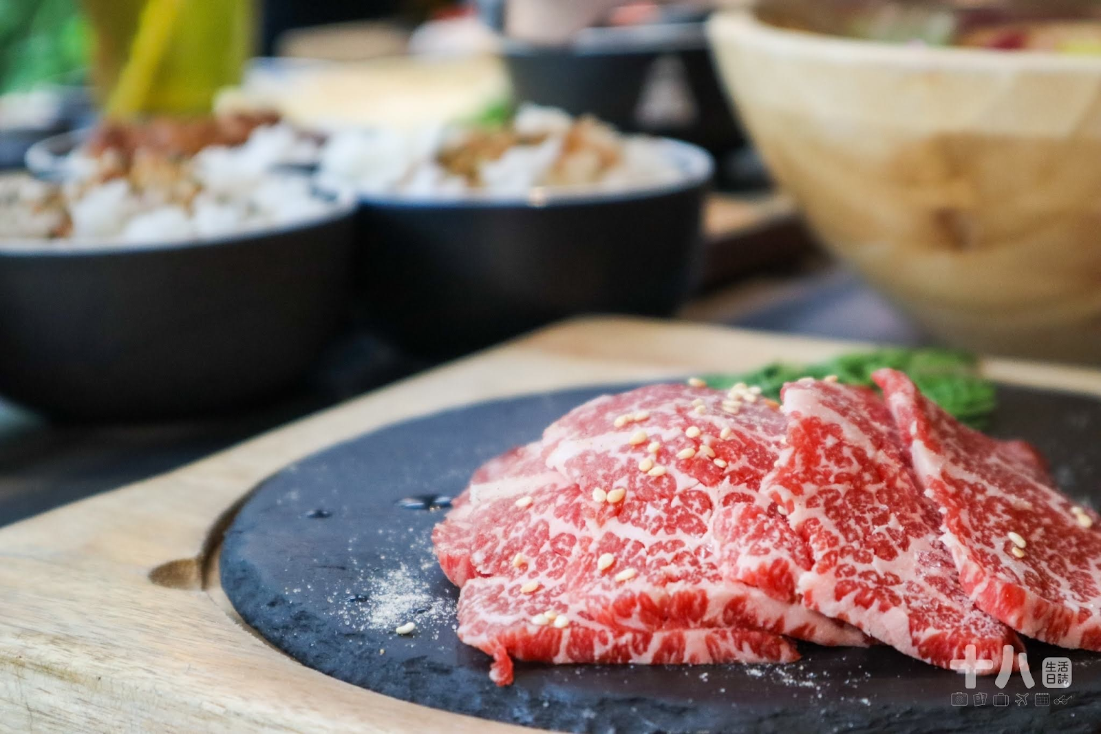 【新竹美食】火山岩燒肉竹北旗艦店｜印地安風主題特色燒肉、岩漿火鍋新品牌，肉品種類多樣化、海鮮肉品一次滿足！(2022/12/31前，出示此文章享95折、送風味雞頸肉)