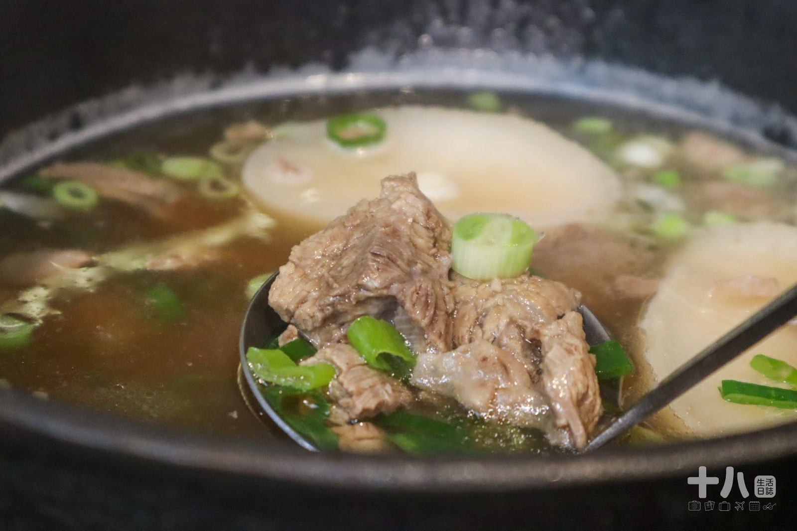 【新竹美食】火山岩燒肉竹北旗艦店｜印地安風主題特色燒肉、岩漿火鍋新品牌，肉品種類多樣化、海鮮肉品一次滿足！(2022/12/31前，出示此文章享95折、送風味雞頸肉)