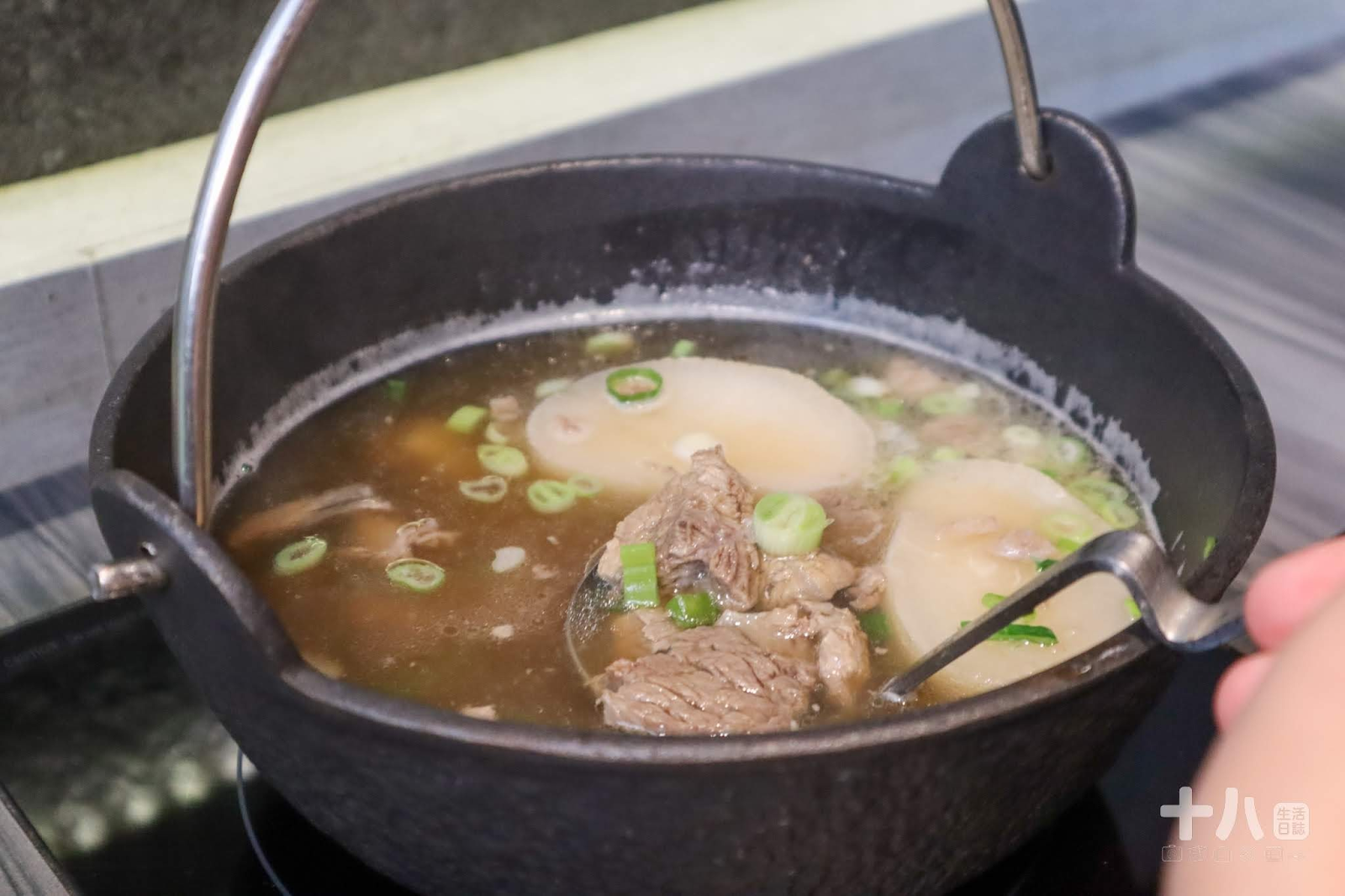 【新竹美食】火山岩燒肉竹北旗艦店｜印地安風主題特色燒肉、岩漿火鍋新品牌，肉品種類多樣化、海鮮肉品一次滿足！(2022/12/31前，出示此文章享95折、送風味雞頸肉)