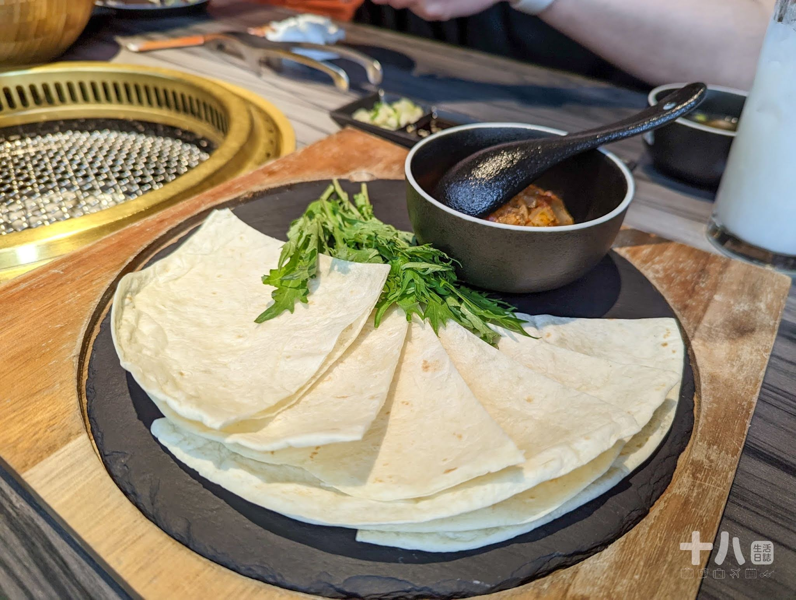 【新竹美食】火山岩燒肉竹北旗艦店｜印地安風主題特色燒肉、岩漿火鍋新品牌，肉品種類多樣化、海鮮肉品一次滿足！(2022/12/31前，出示此文章享95折、送風味雞頸肉)