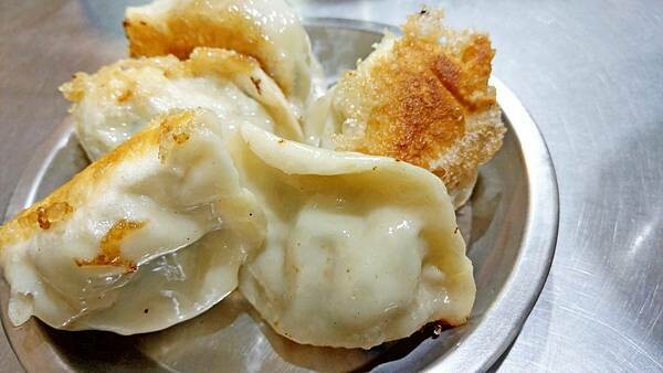 【基隆美食】李家鍋貼饅頭-隱藏在狹小巷弄裡不顯眼的烤饅頭店