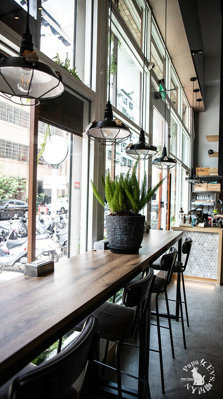 台中｜西區 米迷食光 MM VegDay 早午餐!　明亮透光大片落地窗戶有輕食／蔬壽司　咖啡飲料都有　純素/蛋奶素料理