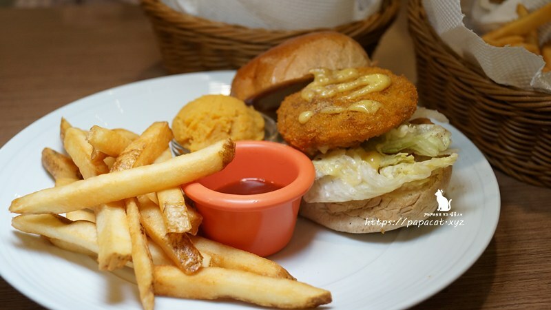 台中｜西區 米迷食光 MM VegDay 早午餐!　明亮透光大片落地窗戶有輕食／蔬壽司　咖啡飲料都有　純素/蛋奶素料理