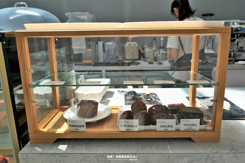 咖啡。屏東★Cafe In White 咖啡白 恆春古城內特有的白淨感 - 妮妮˙ˇ˙用類單記錄生活!!