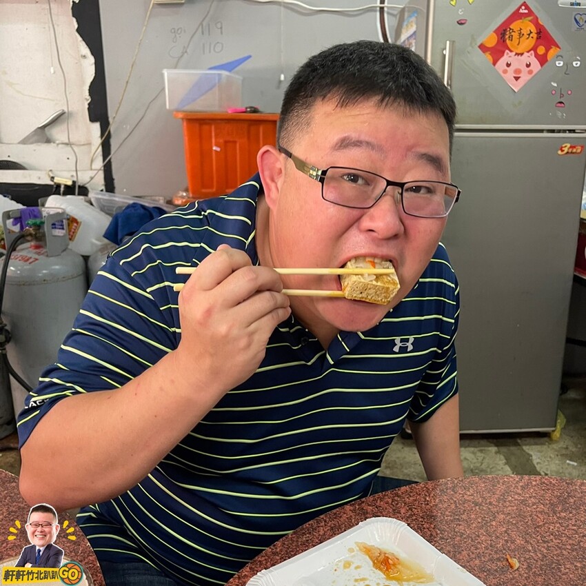 雙油鍋炸出又臭又酥脆的臭豆腐. 滿滿湯料的小腸豬血湯