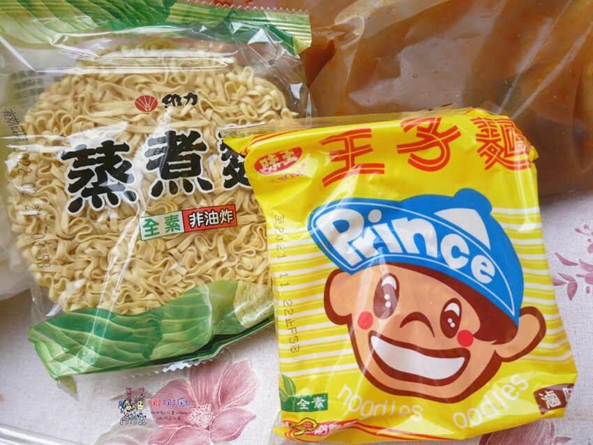 中壢老牌四川麻辣鍋吃到飽推出外帶餐~雙人餐550元有600g的肉肉，外帶小火鍋料多到炸還多送一份肉 | 哪哪麻