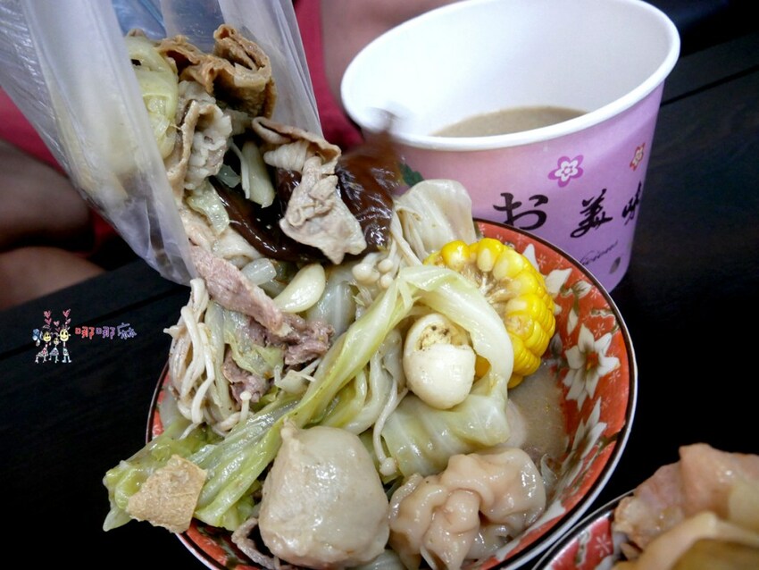 中壢老牌四川麻辣鍋吃到飽推出外帶餐~雙人餐550元有600g的肉肉，外帶小火鍋料多到炸還多送一份肉 | 哪哪麻