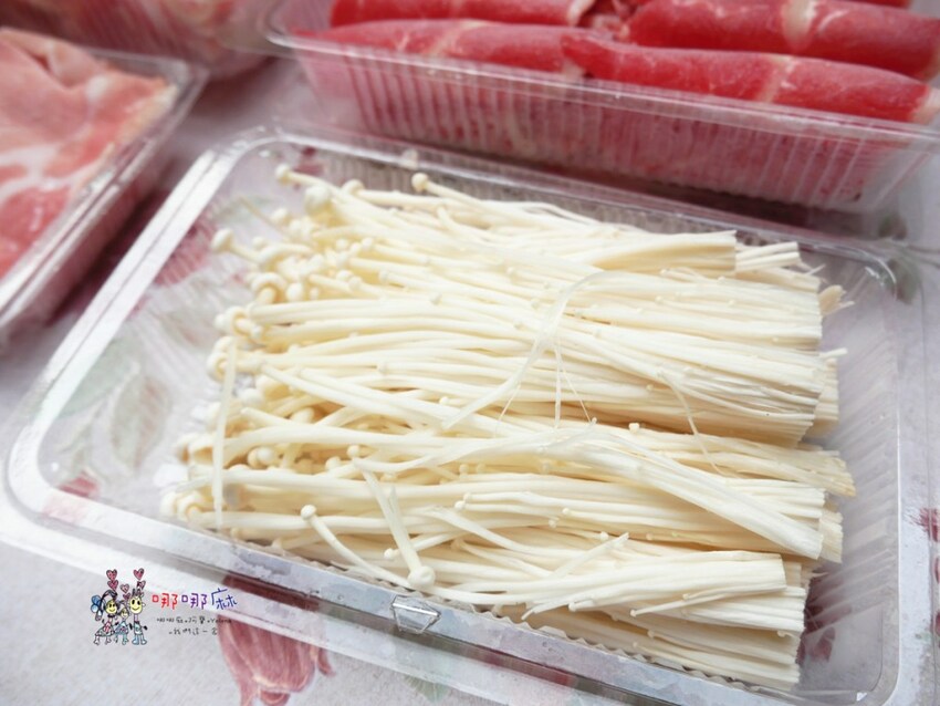 中壢老牌四川麻辣鍋吃到飽推出外帶餐~雙人餐550元有600g的肉肉，外帶小火鍋料多到炸還多送一份肉 | 哪哪麻