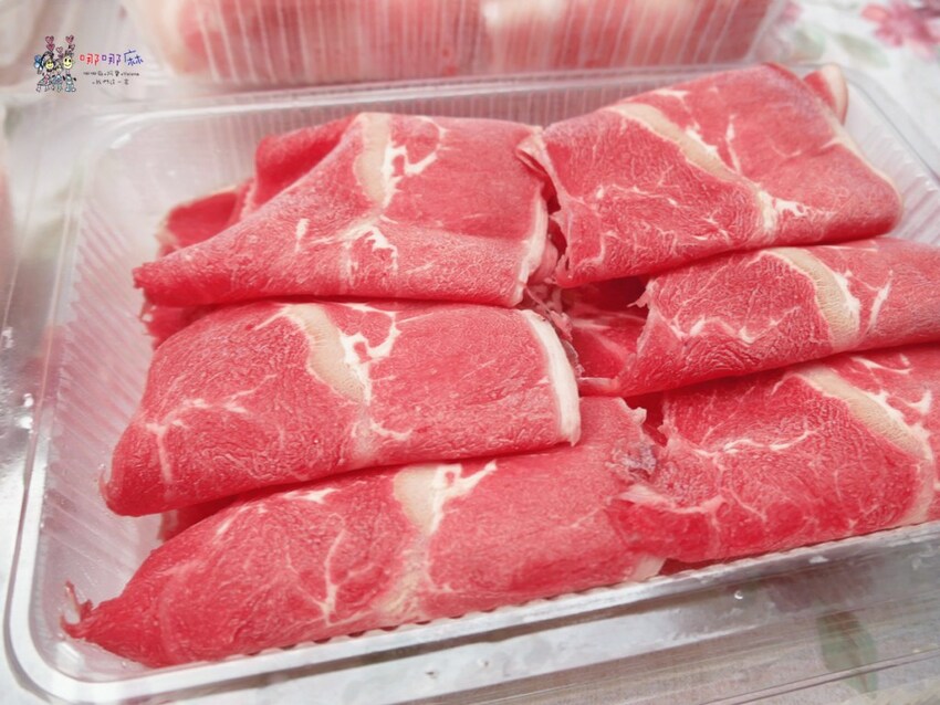 中壢老牌四川麻辣鍋吃到飽推出外帶餐~雙人餐550元有600g的肉肉，外帶小火鍋料多到炸還多送一份肉 | 哪哪麻