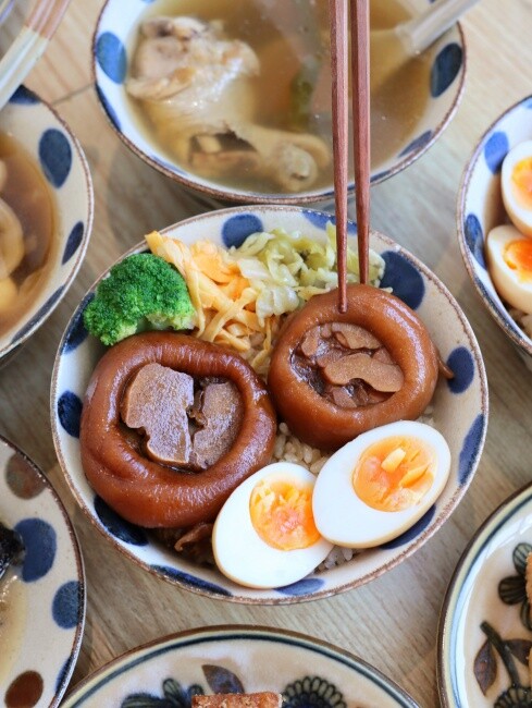 【台南食記】韓系超美質感雞湯店『屋裏的湯』銅板價小吃，創意鹹粿，養生藥膳湯品百元起，續加當歸養生湯免費喝到飽！