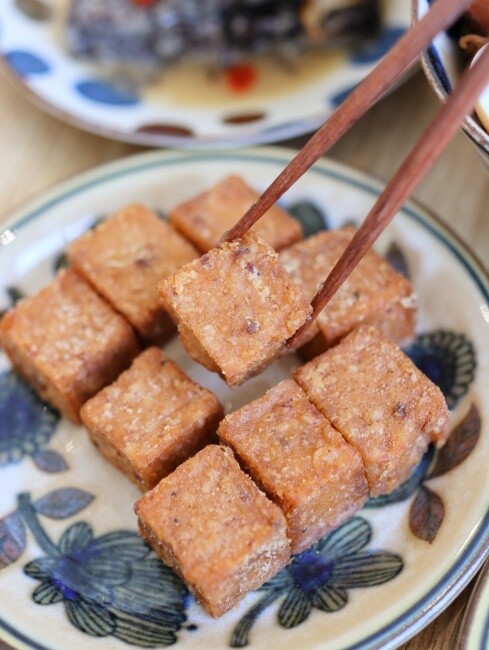 【台南食記】韓系超美質感雞湯店『屋裏的湯』銅板價小吃，創意鹹粿，養生藥膳湯品百元起，續加當歸養生湯免費喝到飽！